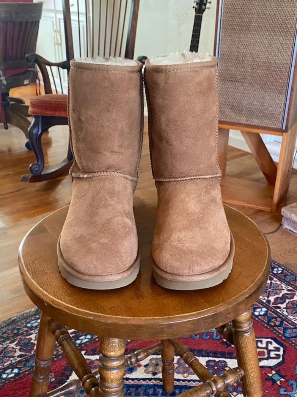 Uggs Women's Classic Short II, Size 8, Chestnut, Excellent Condition